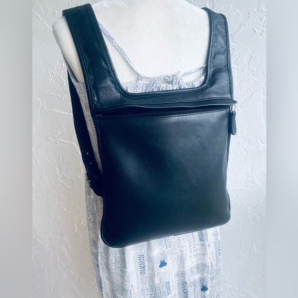 VINTAGE RARE HIPPIE COACH SLIM FLAT BACKPACK #9405 BLACK LEATHER - Picture 5 of 16